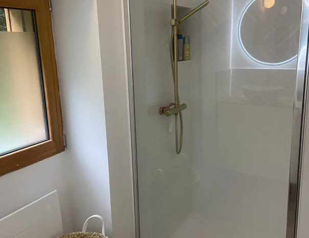 Belle espace de douche à l'Italienne