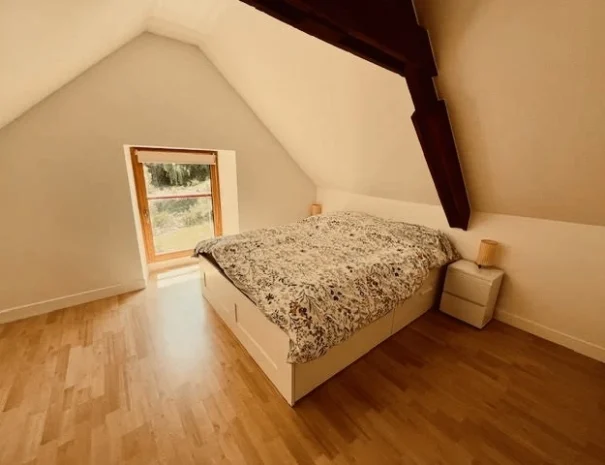 chambre parentale avec son lit de 180x200