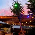 La terrasse couverte de L'accalmie de nuit à Beaussais sur Mer