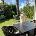 la terrasse extérieure au Seize à Beaussais sur Mer